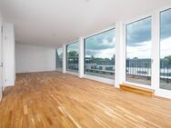 Luxuriöse Dachgeschoss-Wohnung mit umlaufender, 44 m² großer Terrasse - direkt an der Alten Spree - Berlin