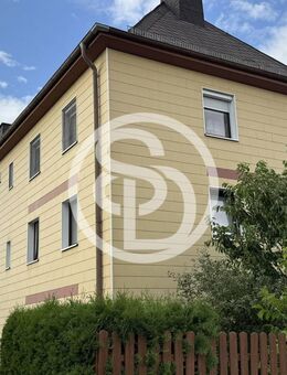 Frei ab 01.09.: Top-gepflegte 4-Zimmer-Wohnung in zentraler Lage (1. OG) - mit neuer Elektrik, EBK und PKW-Stellplatz - unweit Klinikum - Hof
