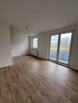 Ruhiges Wohnen in Magdeburg: helle 2-RW mit Balkon - offener Wohnbereich - Bad mit Wanne - PKW-STP - Magdeburg