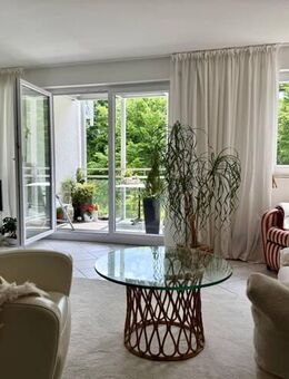 Genial stadt- und seenah! Sehr großzügige 2,5-Zimmer-ETW mit Balkon und Blick ins Grüne! - Überlingen
