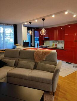 KÖLN Westhoven: Modernisierte 4 Zimmerwohnung mit offener Küche, 2 Bädern und 2 Balkonen - Köln