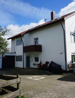 4-Familienhaus mit 2 Garagen und schönem Garten in begehrter Wohnlage - Gomaringen