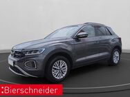 VW T-Roc, 1.0 TSI, Jahr 2023 - Greding