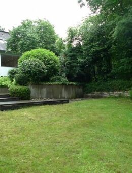 Doppelhaushälfte in grüner Umgebung mit großem Garten in Rückersdorf - Rückersdorf (Bayern)