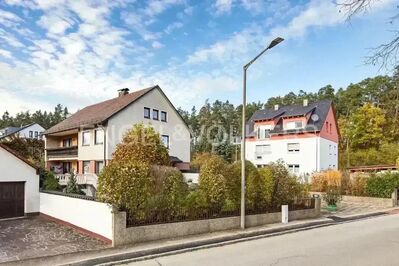 Großzügiges 1-2- Familienhaus mit neuen Bädern und Fenstern in absolut ruhiger Lage Roths