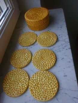6 Untersetzer 10 cm + 1 Dose Bast Stroh Seegras? Coasters zus. 3,- - Flensburg