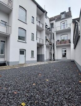 **Altbaucharme mit 12 Wohneinheiten modernisiert** - Solingen (Klingenstadt)