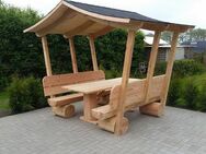 Überdachte Gartenmöbel aus Lärchenholz .,,Hochzeitsgeschenk. Holzmöbel. Krongartmöbel . - Steyerberg