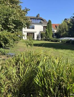 Familienfreundliches Einfamilienhaus mit weitläufigem Garten - Straubing