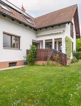 Hausähnliches Wohngefühl- 4 Zimmer-Wohnung mit Garten und Doppelgarage in ruhiger Lage - Abensberg