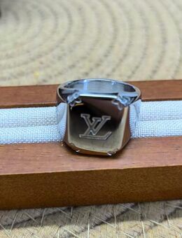 Louis Vuitton Ring Size 9 - Wesseling Zentrum