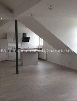 Charmante 2,5-Zimmer-Dachgeschosswohnung in einem sanierten Altbau in Saarlouis - Saarlouis