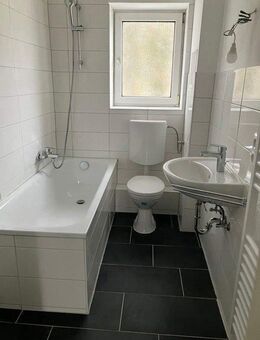 Sanierte 2 Zimmerwohnung mit Mansarde - Frankfurt (Main)
