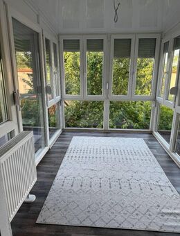 Neuwertige 2-Zimmer-Einlieger-Wohnung mit wunderschönem Wintergarten! - Karsbach