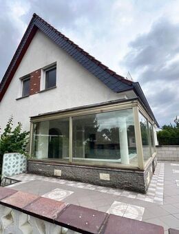 Großes, helles Haus mit 7 Zimmer, 208?m² Wfl., Kamin, Pool, Heizung neu, Keller, Terrasse, VIDEO - Strausberg