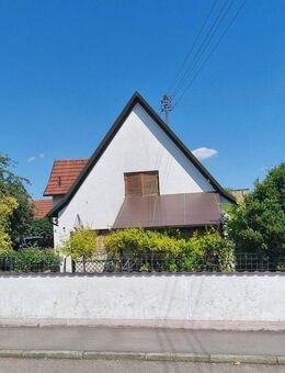 Charmantes Einfamilienhaus mit großem Garten und Nebengebäude - Eitensheim