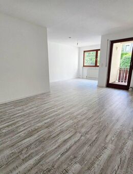 -- Stadtpark -- 2 Zimmer Wohnung mit EBK und Balkon -- - Nürnberg