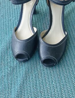 Clarks Damenpumps Gr. 6,5 (39) schwarz Leder - Celle