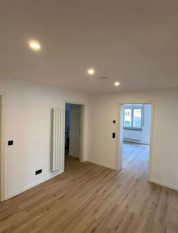 Erstbezug nach Sanierung: 3-Zi.-Wohnung mit Balkon in Stuttgart West - Stuttgart