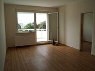 Geräumige 2-Raum-Wohnung mit Balkon, Wanne und Abstellraum - Oschersleben (Bode)