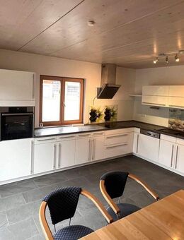 Gemütliche 2,5-Zimmer-EG-Wohnung mit Garten in Irschenberg - OT Buchbichl - Irschenberg