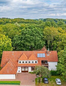 Repräsentatives Anwesen mit 12 Zimmern und Gartenparadies - Hummelfeld