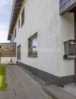 Attraktives EFH mit Einliegerwohnung, zwei Garagen, Garten und Photovoltaik-Anlage - Neunkirchen-Seelscheid