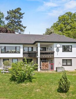 Wohnen mit Ausblick! Ruhig gelegenes Einfamilienhaus mit Sonnenbalkon, Terrasse und schönem Garten - Schwendi