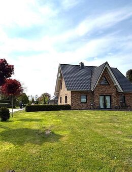 Gepflegtes 3-Giebel-Haus auf großem Grundstück - Großheide