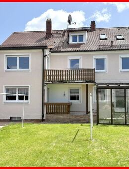 Großzügige Doppelhaushälfte bietet viele Nutzungsmöglichkeiten - Altenstadt (Waldnaab)