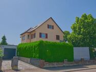 Top renoviert & gut vermietet! Charmante 2,5 Zimmer-Dachgeschosswohnung mit Stellplatz - Villingen-Schwenningen