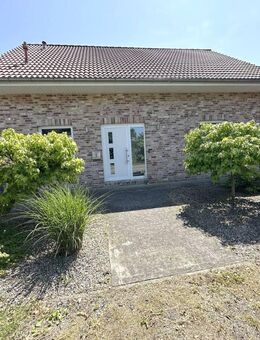 Exklusives Familienidyll in Lottorf: Neuwertiges KfW-55-Haus mit Top-Energiebilanz - Lottorf