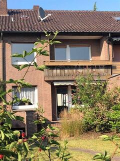 Vermittelt...Zentral gelegenes Reihenmittelhaus in Halle !