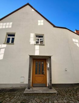 Zentrumsnah. Solide. Vielseitig. - Einfamilienhaus mit Hof, Garage & Ausbaureserve - Bischofswerda