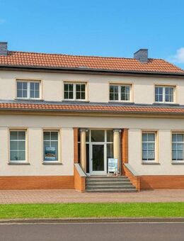 Wohn- und Geschäftshaus mit 3 Wohneinheiten, 1 Gewerbeeinheit und ein großes Baugrundstück - Burg (Sachsen-Anhalt)