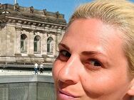 Vollbusige Curvy Model Maria (37) massiert leidenschaftlich, H/H/Büto Besuche 24 Stunden - München