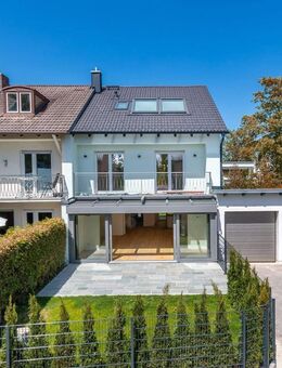 Familiengerecht: Soeben saniertes Reiheneckhaus mit Wintergarten, Terrassen und Südgarten - München