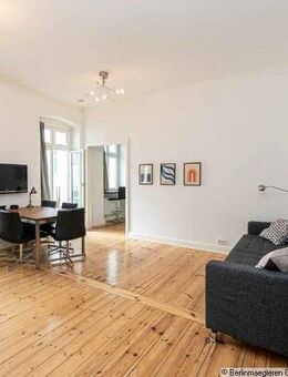 Renovated flat with lift and parking space in the quiet side wing - Berlin