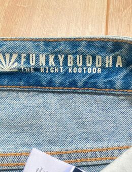 FUNKY BUDDAH Jeans DESTROYED USED LOOK W38 L31 Bund:53 Länge:103 - Wolfratshausen