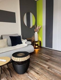 Gemütliche Dachgeschosswohnung mit Einbauküche & Stellplatz in Oberding - Oberding