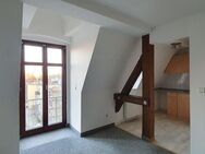 renovierungsbedürftige, kleine 3- Raumwohnung mit Balkon und Singleküche im Dachgeschoss ! - Görlitz
