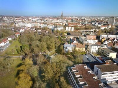 MITTEN IM BLAUPARK: TOP MODERNE PENTHOUSE-MAISONETTE-WOHNUNG MIT TG-STELLPLATZ