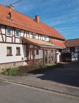 Fachwerkhaus mit Nebengebäude Garten und Brunnen - Grünberg