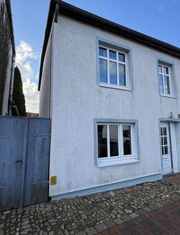 Kompaktes Reihenendhaus in Burg - ideale Lage, großes Potenzial - Fehmarn