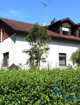 *** Gepflegtes Zweifamilienhaus mit Garten in Roßbach*** - Roßbach (Bayern)