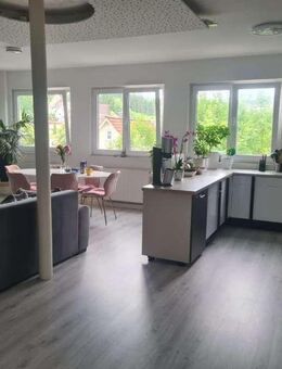 Großzügige Wohnung, saniert in gutem Zustand in Betzweiler: Optimal für Familien o. zur Vermietung - Loßburg