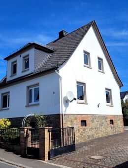 35444 Biebertal, Rodheim-Bieber Wohnhaus mit großem Garten, Doppelgarage und Nebengebäude in ruhiger Lage - Biebertal