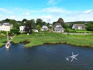 Juwel an der Schlei: EFH mit großer Glasfront und Balkon mit Wasserblick + Nebenhaus in Boren - Boren