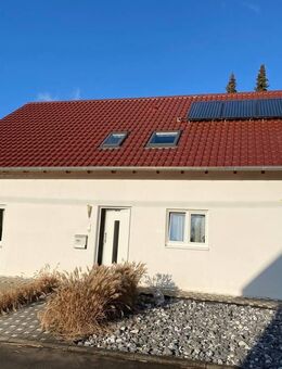 Wohnhaus mit 2 Einheiten, Solaranlage und Doppelgarage in ruhiger Lage - Wellendingen