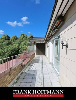 Penthouse mit großer Dachterrasse und Carport-Stellplatz in Hamburg-Meiendorf - Hamburg